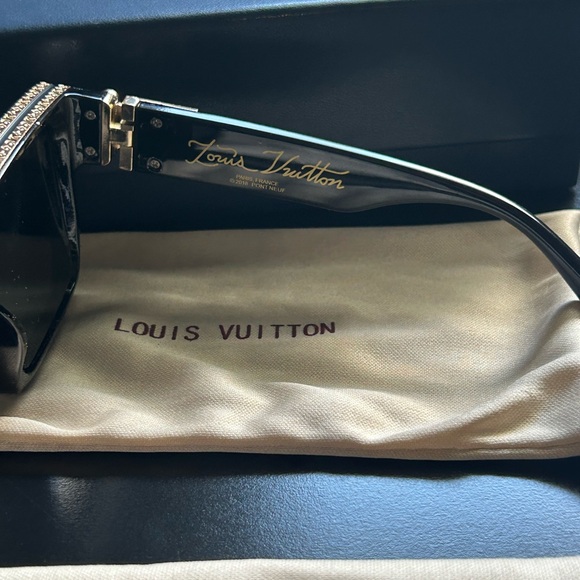 Louis Vuitton Black and Gold Sunglasses - Picture 8 of 8